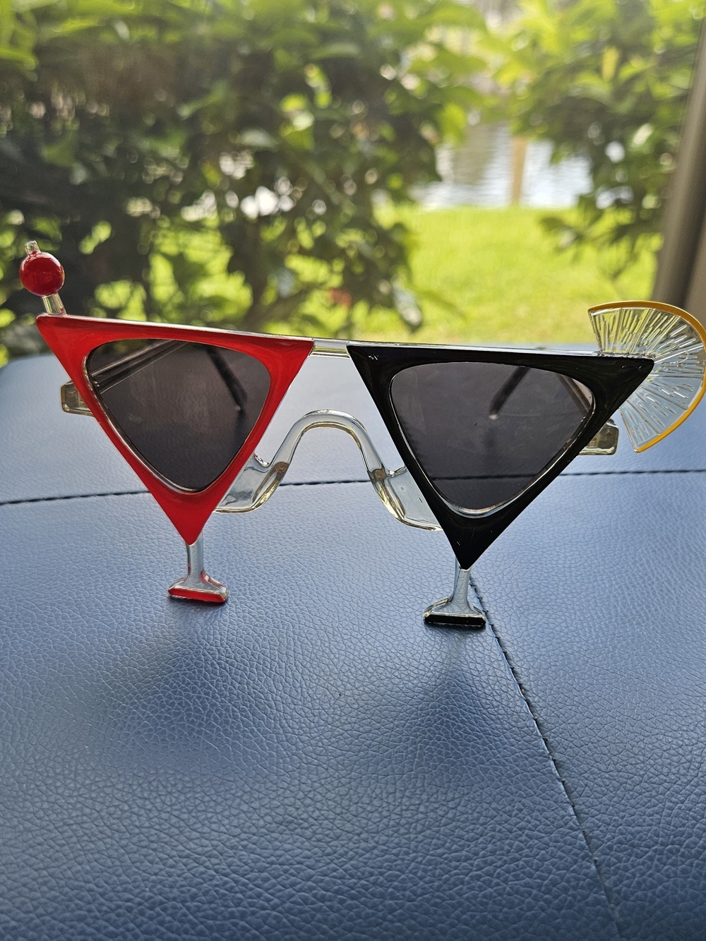 Vintage Dr. Peepers Martini Cocktail Sunglasses - Red & Black